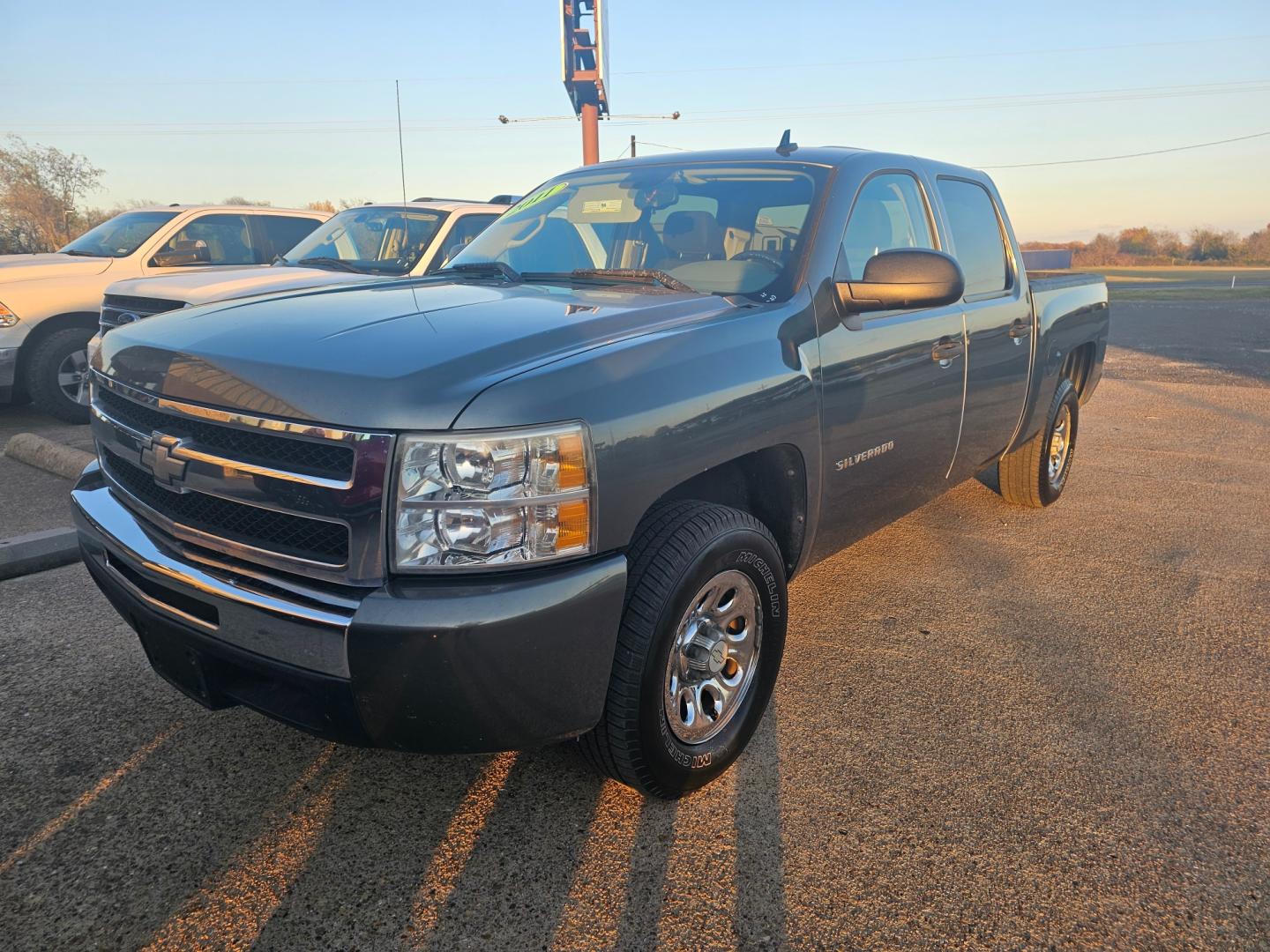 2011 BLUE Chevrolet Silverado 1500 LS Crew Cab Short Box 2WD (3GCPCREA3BG) with an 4.8L V8 OHV 16V engine, 4-Speed Automatic transmission, located at 533 S Seven Points BLVD, Seven Points, TX, 75143, (430) 255-4030, 32.313999, -96.209351 - Photo#0